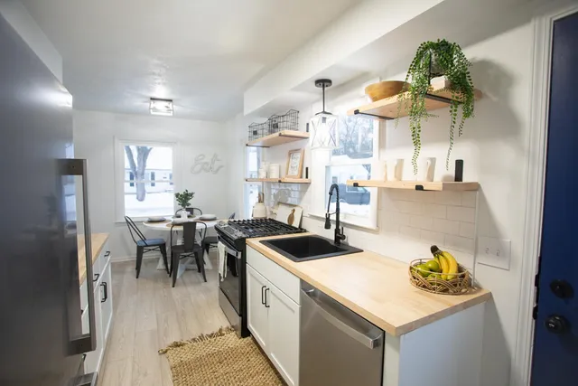 $279,900 | 1452 Edward Avenue Southeast, Grand Rapids, MI 49507