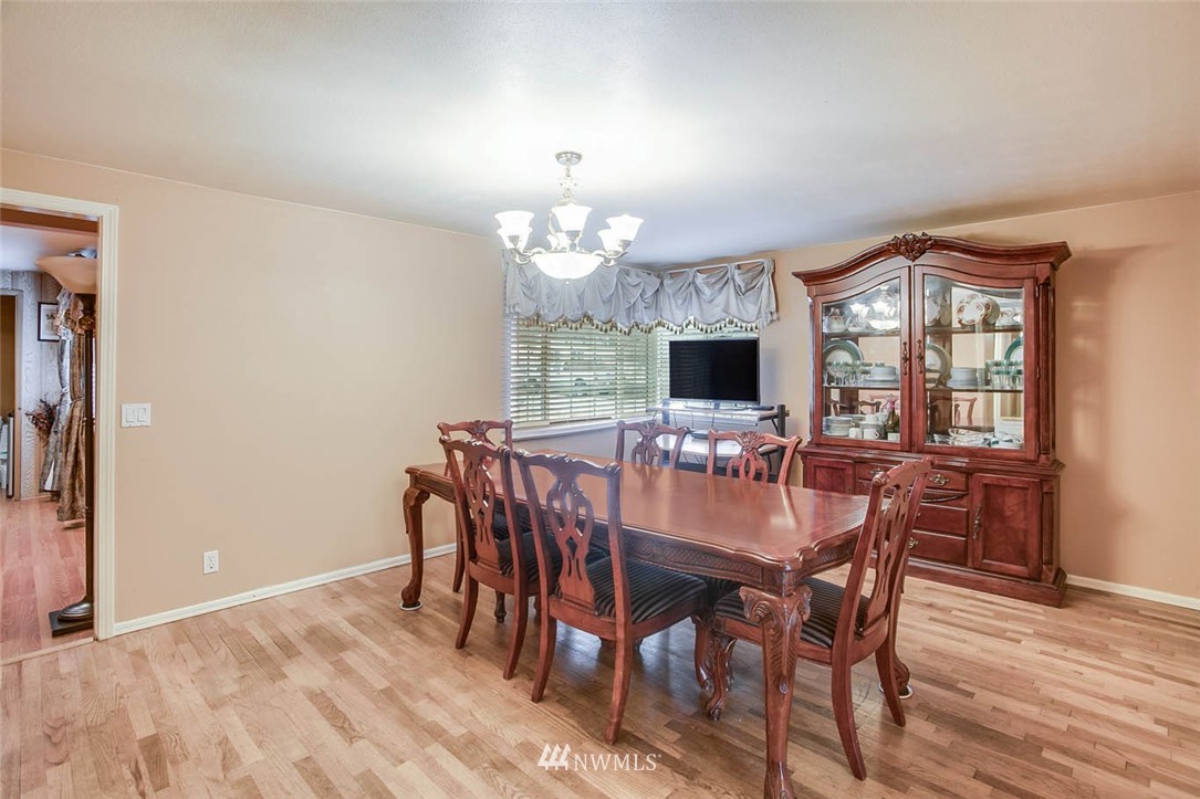 15852 118th Avenue Southeast Renton, WA 98058 - Photo 3 of 13 Gallery Image 3