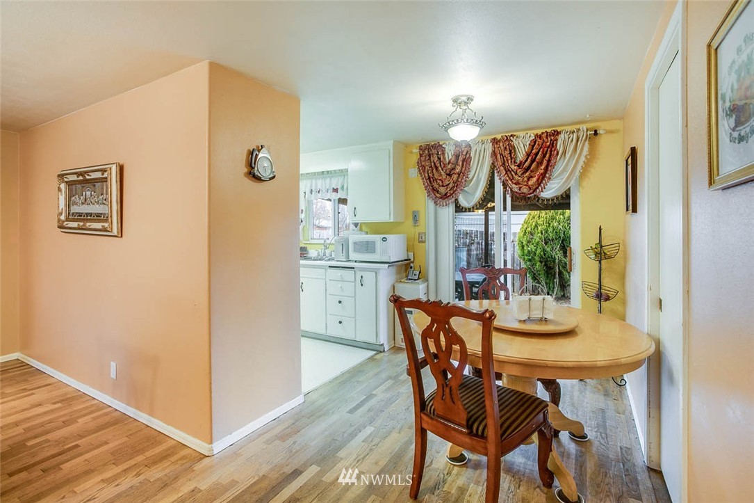 15852 118th Avenue Southeast Renton, WA 98058 - Photo 4 of 13 Gallery Image 4