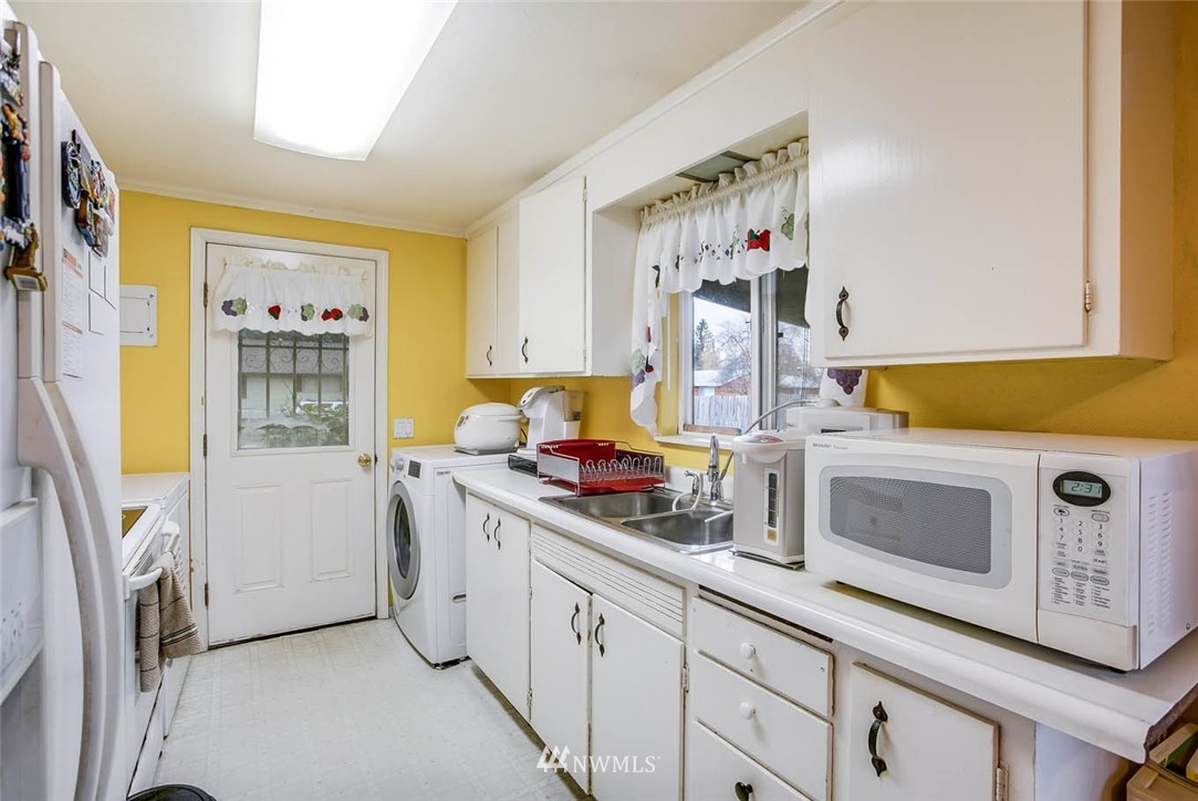 15852 118th Avenue Southeast Renton, WA 98058 - Photo 5 of 13 Gallery Image 5