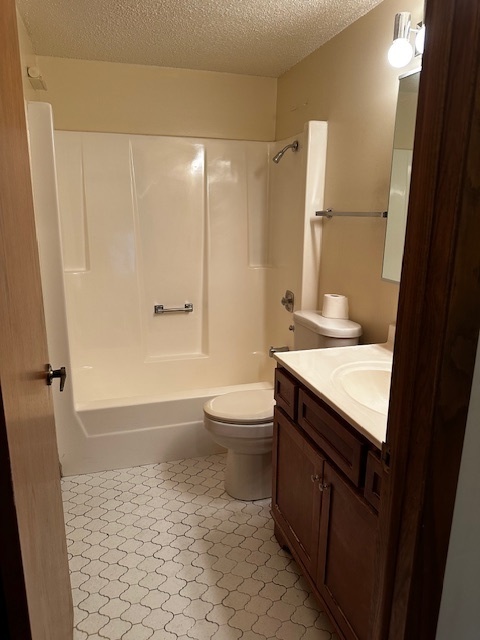 1423 Woodbridge Road, Unit 1F Joliet, IL 60436 - Photo 15 of 19 Gallery Image 15