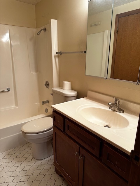 1423 Woodbridge Road, Unit 1F Joliet, IL 60436 - Photo 17 of 19 Gallery Image 17