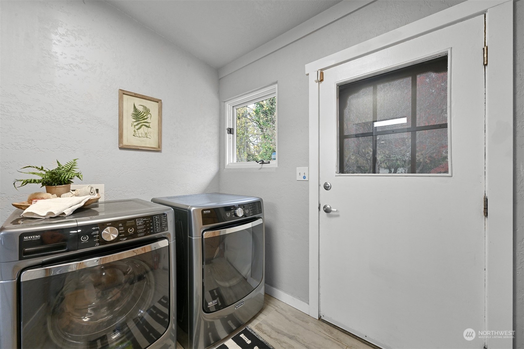 2907 Lynn Street Bellingham, WA 98225 - Photo 17 of 40 a kitchen with a stove and a microwave