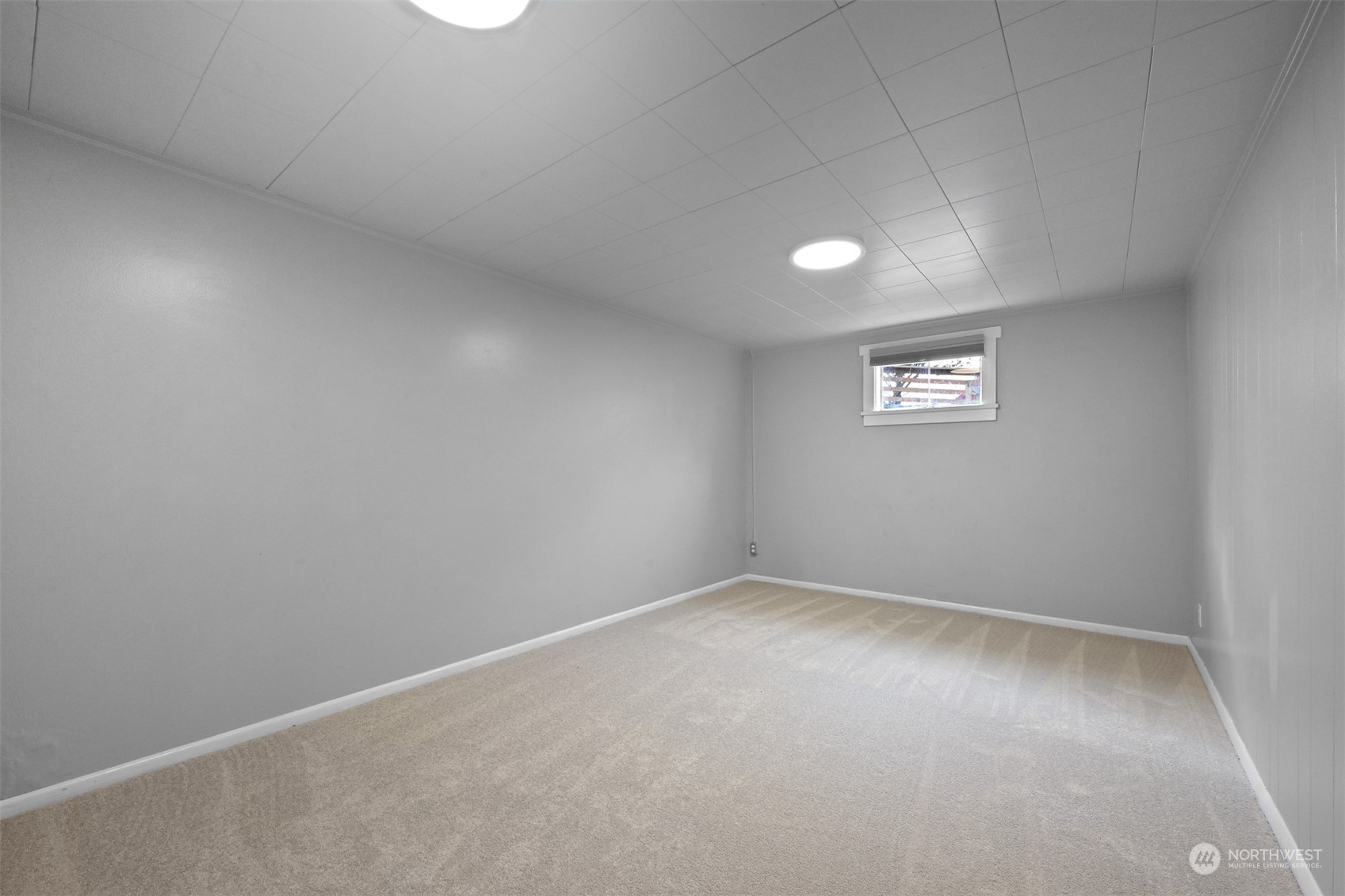 2907 Lynn Street Bellingham, WA 98225 - Photo 24 of 40 an empty room with a empty space and window