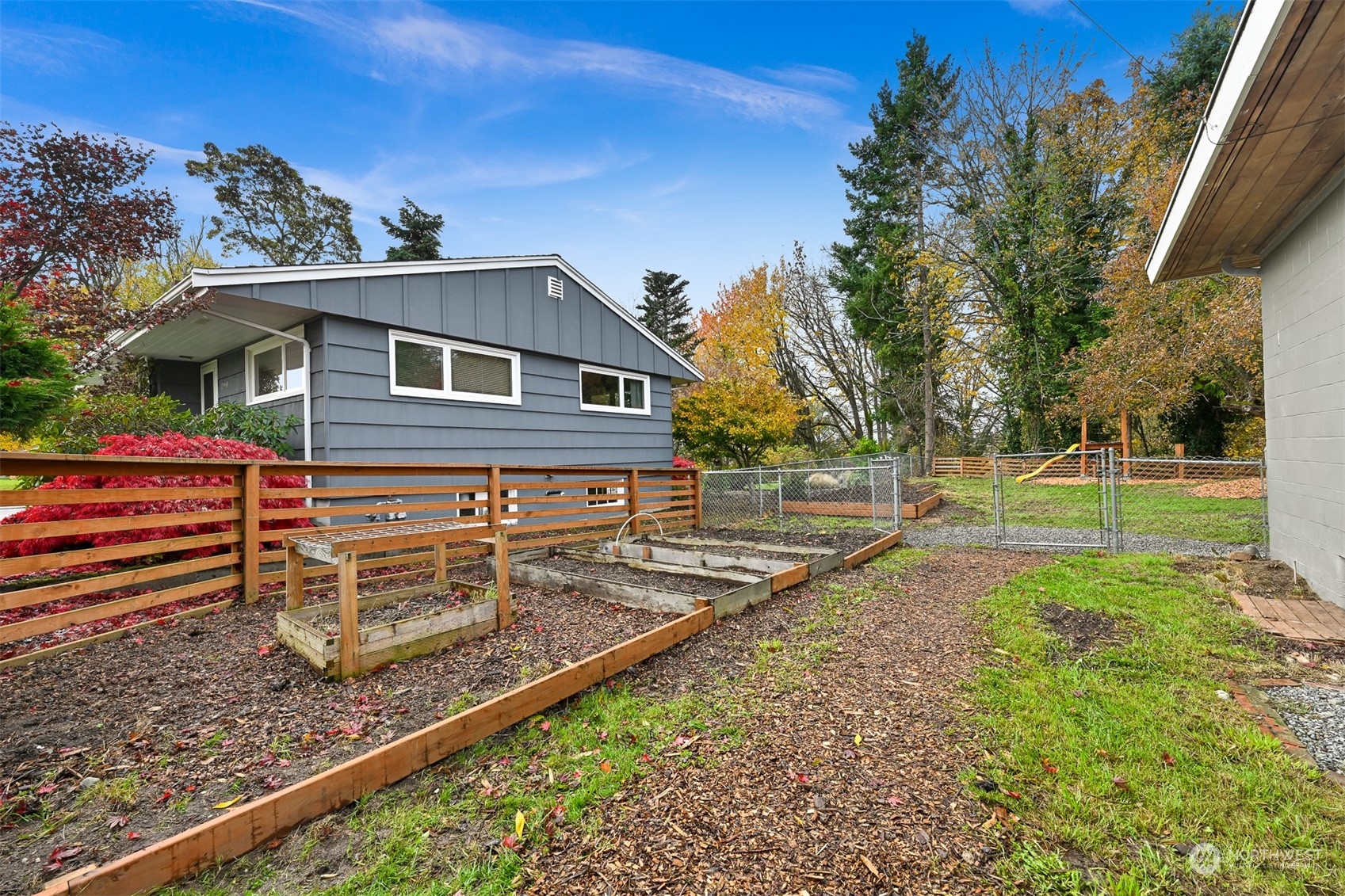 2907 Lynn Street Bellingham, WA 98225 - Photo 33 of 40 a front view of a house with garden