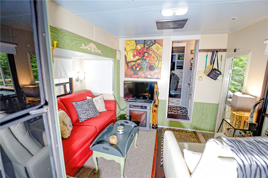 405 Meadows Lane Townville, SC 29689 - Photo 13 of 31