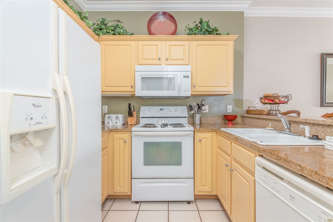 809 West Beach Boulevard, Unit 704 Gulf Shores, AL 36542 - Photo 3 of 26 Kitchen