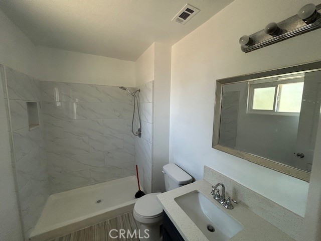 17260 Pfeifer Way Perris, CA 92570 - Photo 18 of 34 a bathroom with a sink and a mirror
