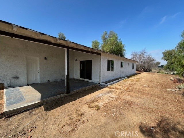 17260 Pfeifer Way Perris, CA 92570 - Photo 4 of 34 a backyard of a house