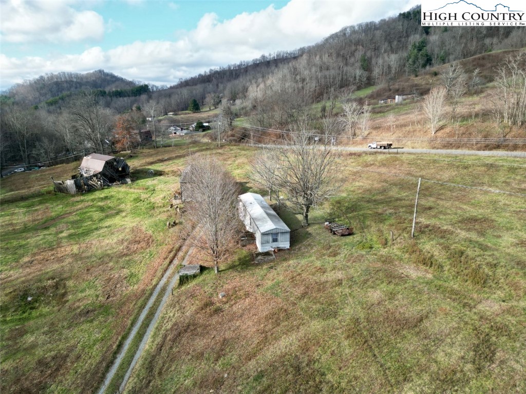 337-339 Greer Lane Vilas, NC 28692 - Photo 4 of 11 a view of a yard