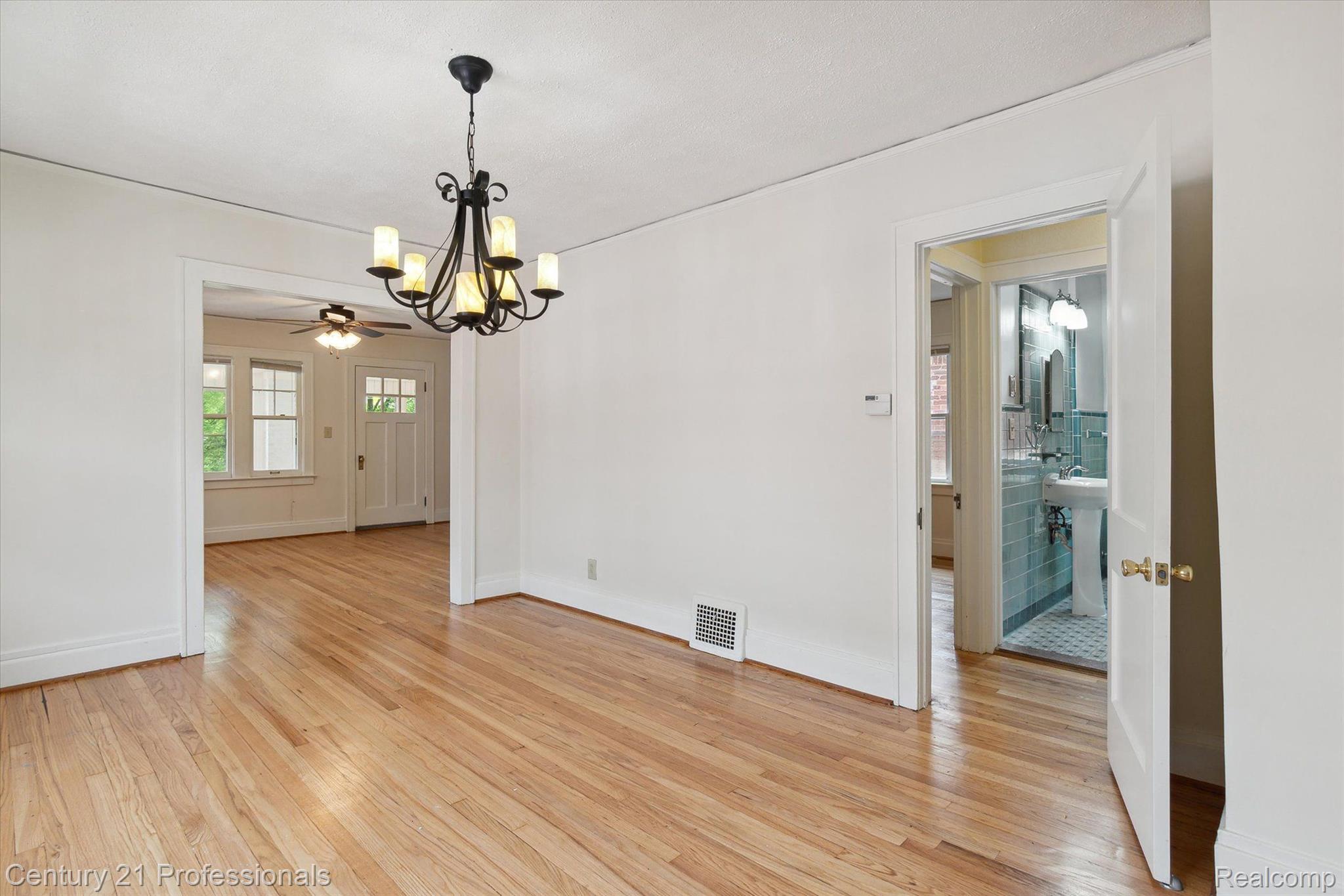 949 Nottingham Road Grosse Pointe, MI 48230 - Photo 26 of 56 Gallery Image 26