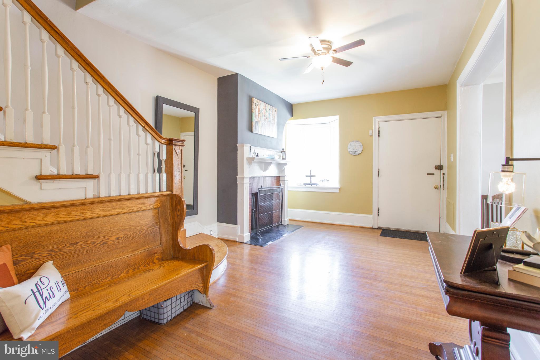 6338 Sherwood Road Philadelphia, PA 19151 - Photo 4 of 48 Foyer