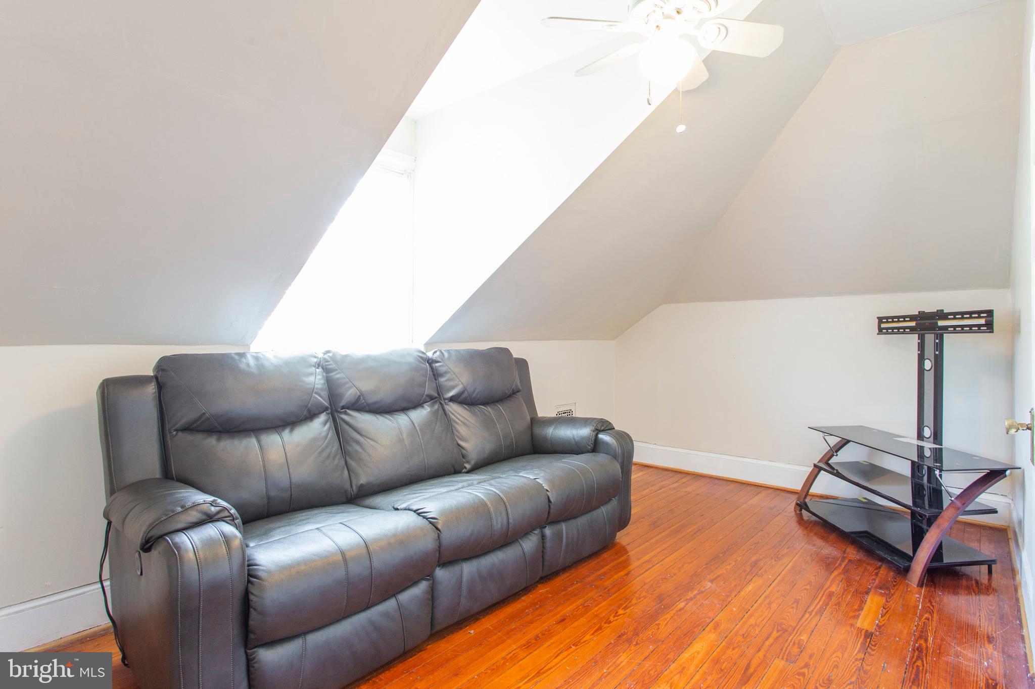 6338 Sherwood Road Philadelphia, PA 19151 - Photo 40 of 48 Fifth bedroom