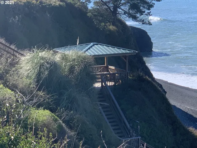 $250,000 | Sea Court Lane, Unit 3, Brookings, OR 97415