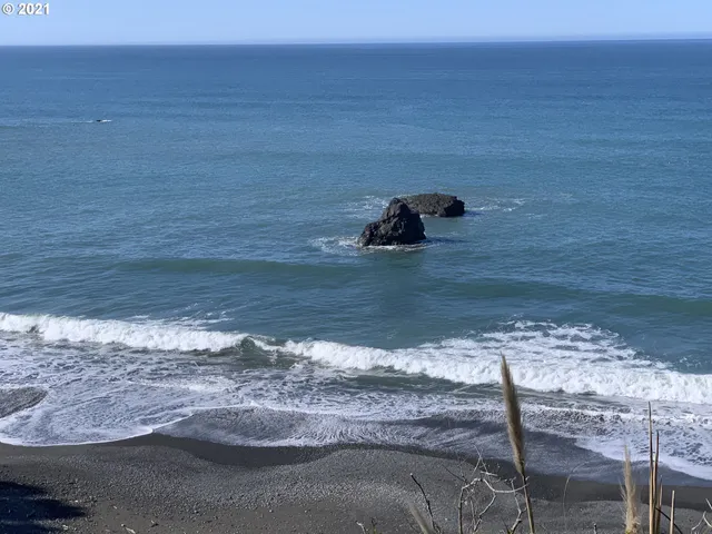 $250,000 | Sea Court Lane, Unit 3, Brookings, OR 97415