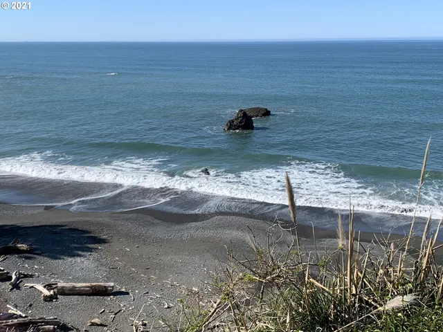 $250,000 | Sea Court Lane, Unit 3, Brookings, OR 97415