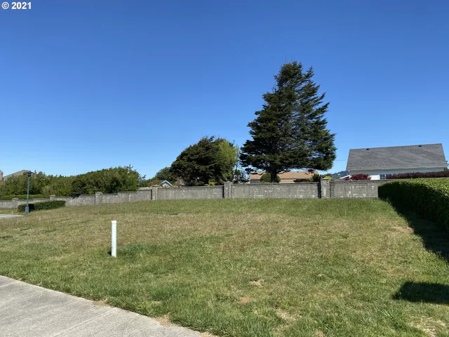 $250,000 | Sea Court Lane, Unit 3, Brookings, OR 97415