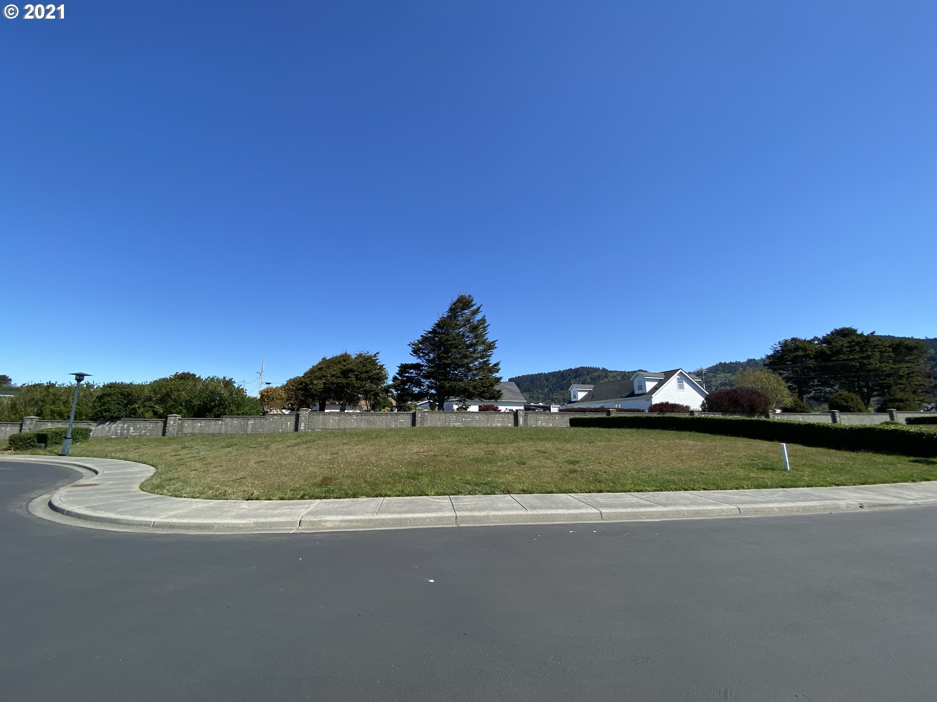 Sea Court Lane, Unit 3 Brookings, OR 97415 - Photo 5 of 20 a view of a golf course with a lake