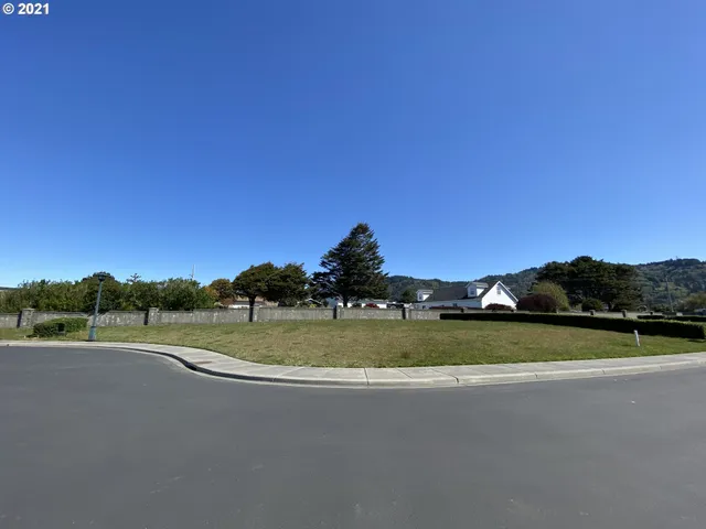 $250,000 | Sea Court Lane, Unit 3, Brookings, OR 97415