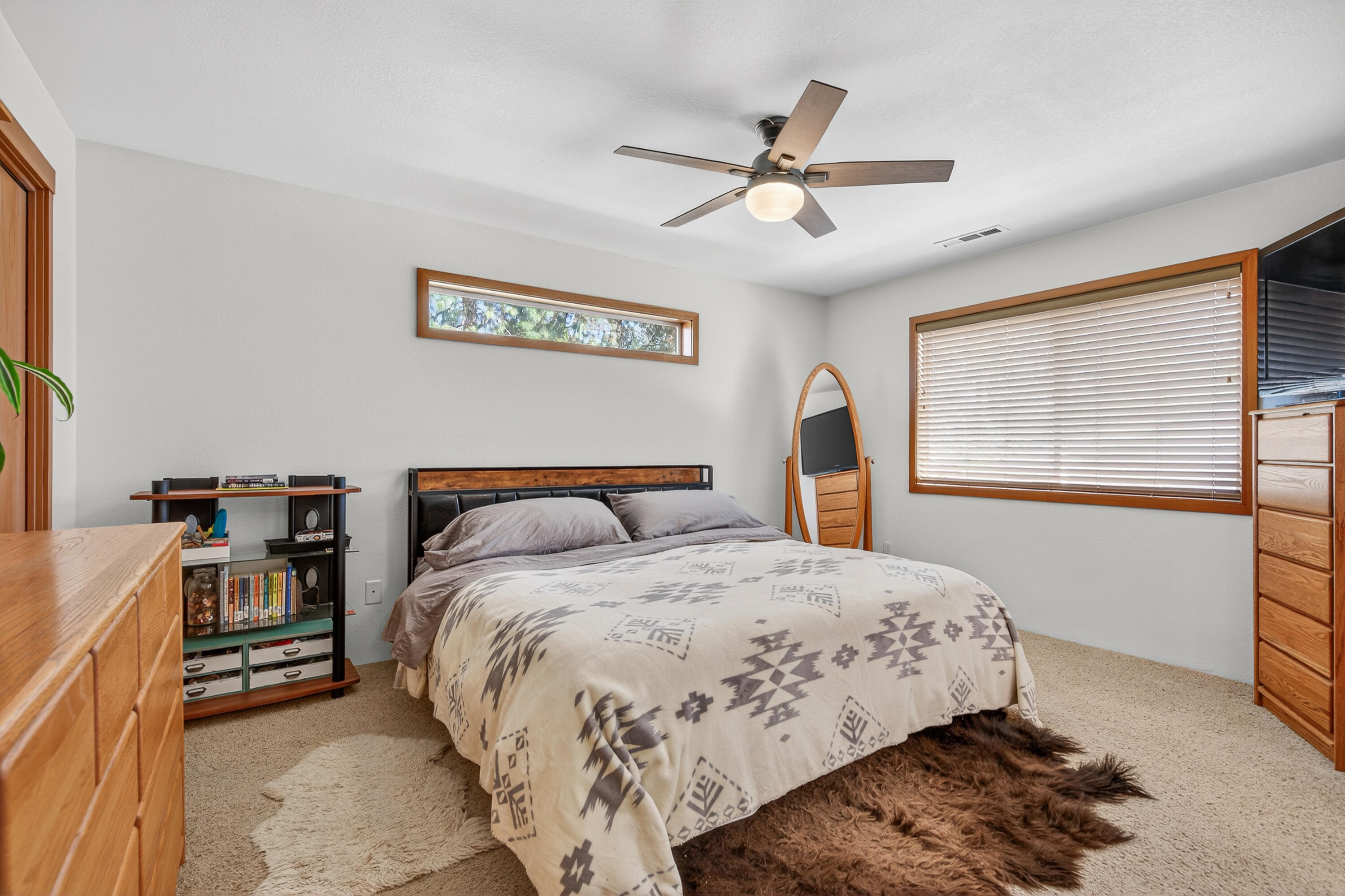 2011 Spruce Way Medford, OR 97501 - Photo 11 of 26 20-20