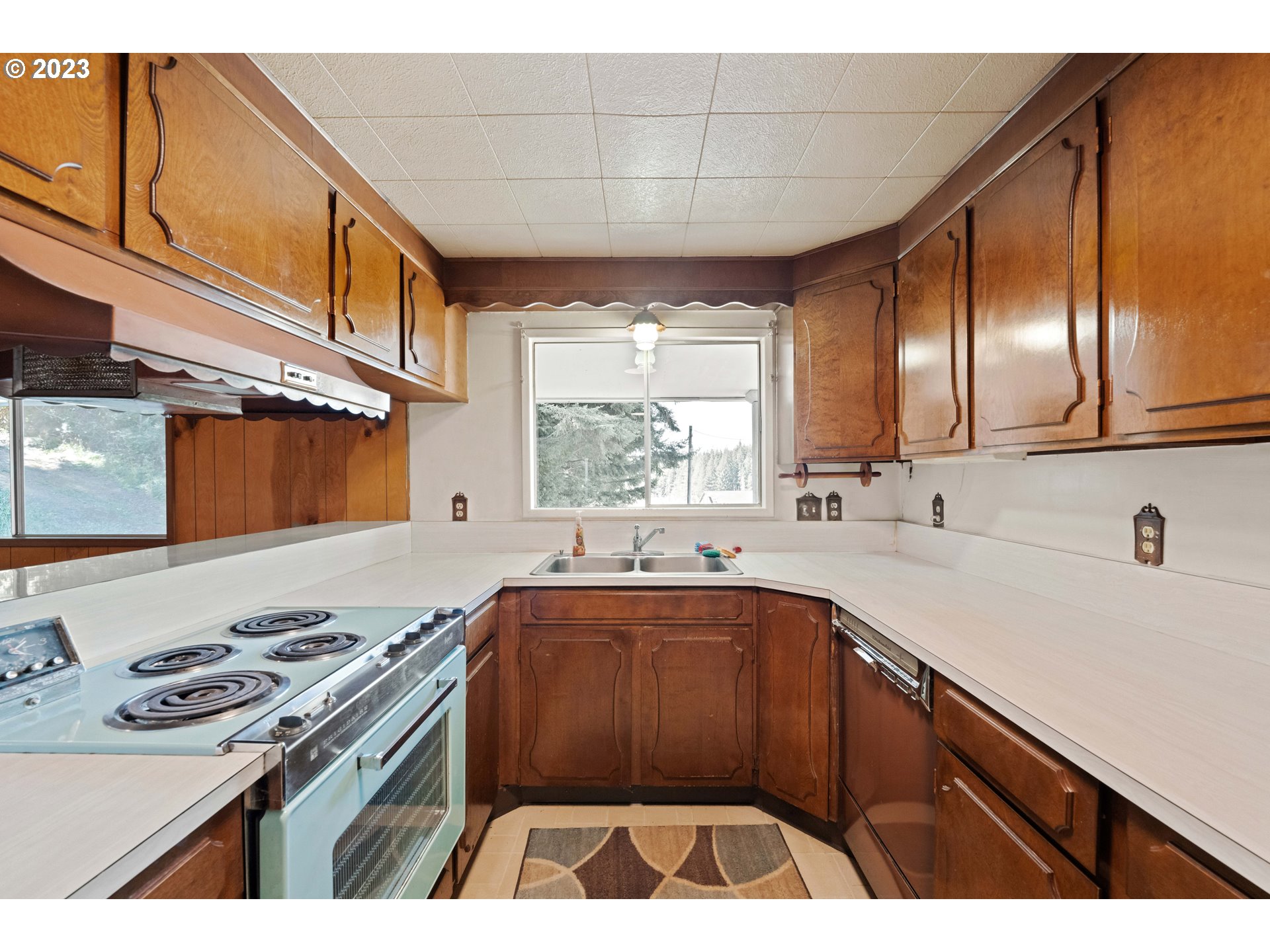 69148 St Dennis Road North Bend, OR 97459 - Photo 10 of 41 Gallery Image 10