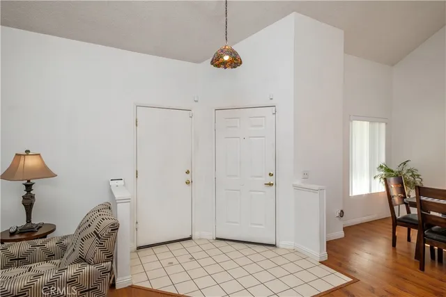 a view of a livingroom with furniture