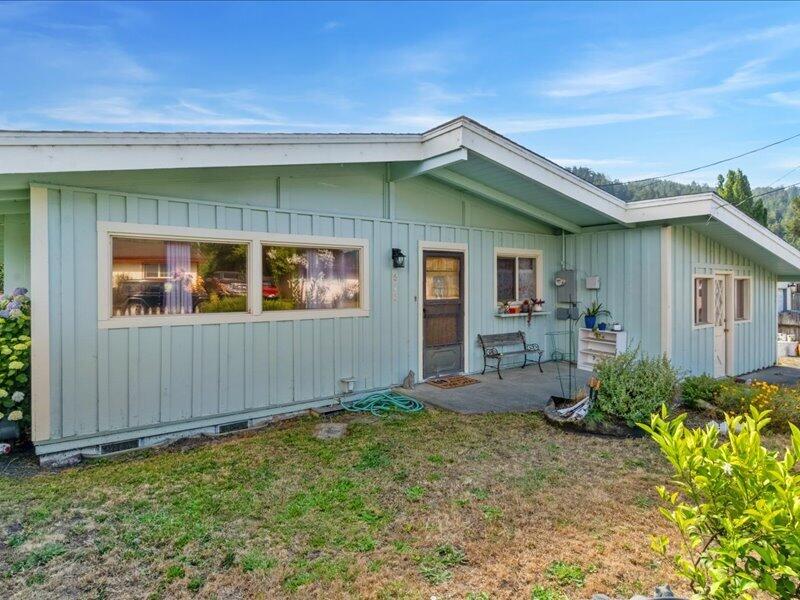 616 Rigby Avenue Rio Dell, CA 95562 - Photo 2 of 25