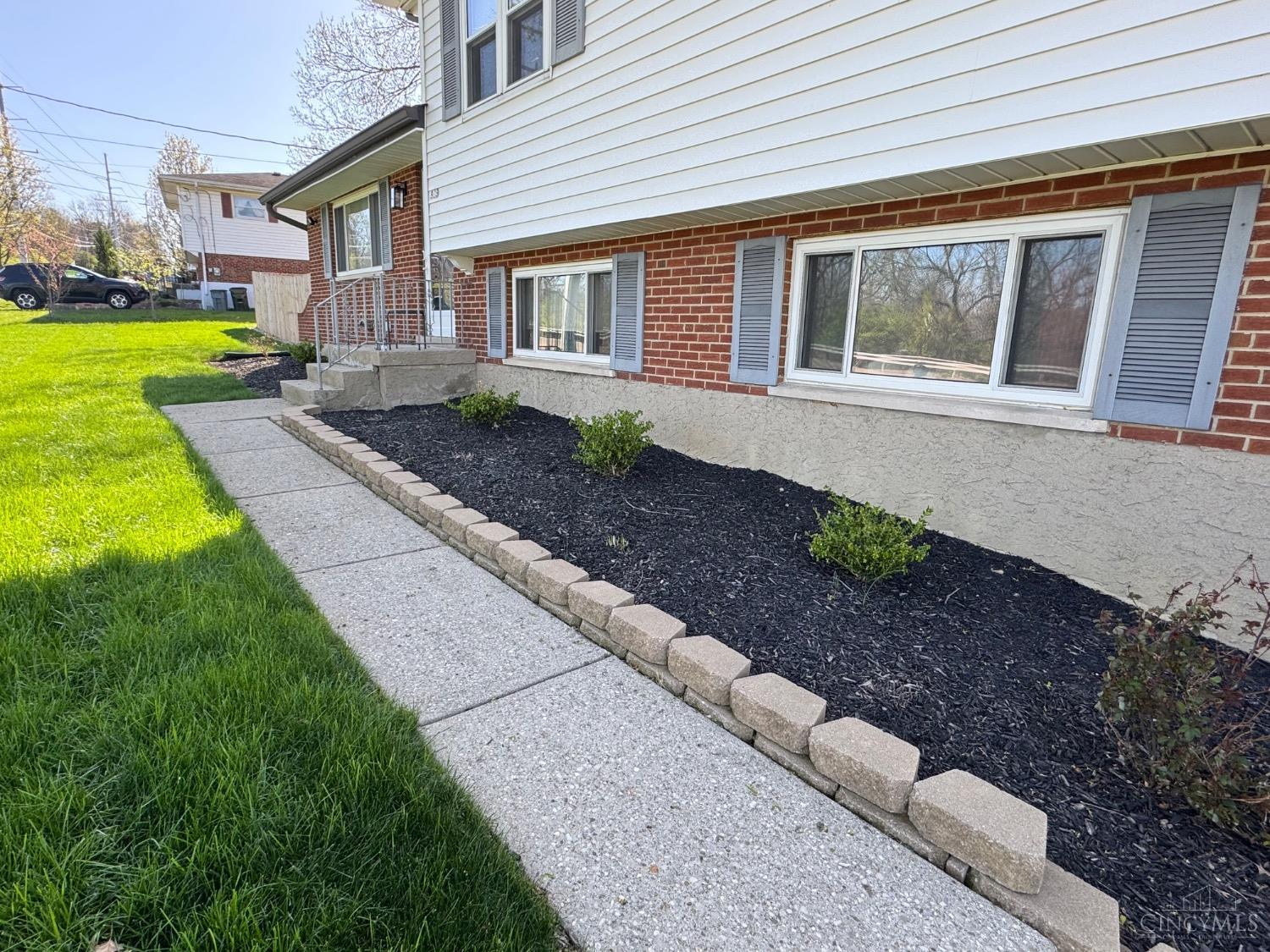 929 Compton Road Cincinnati, OH 45231 - Photo 3 of 39
