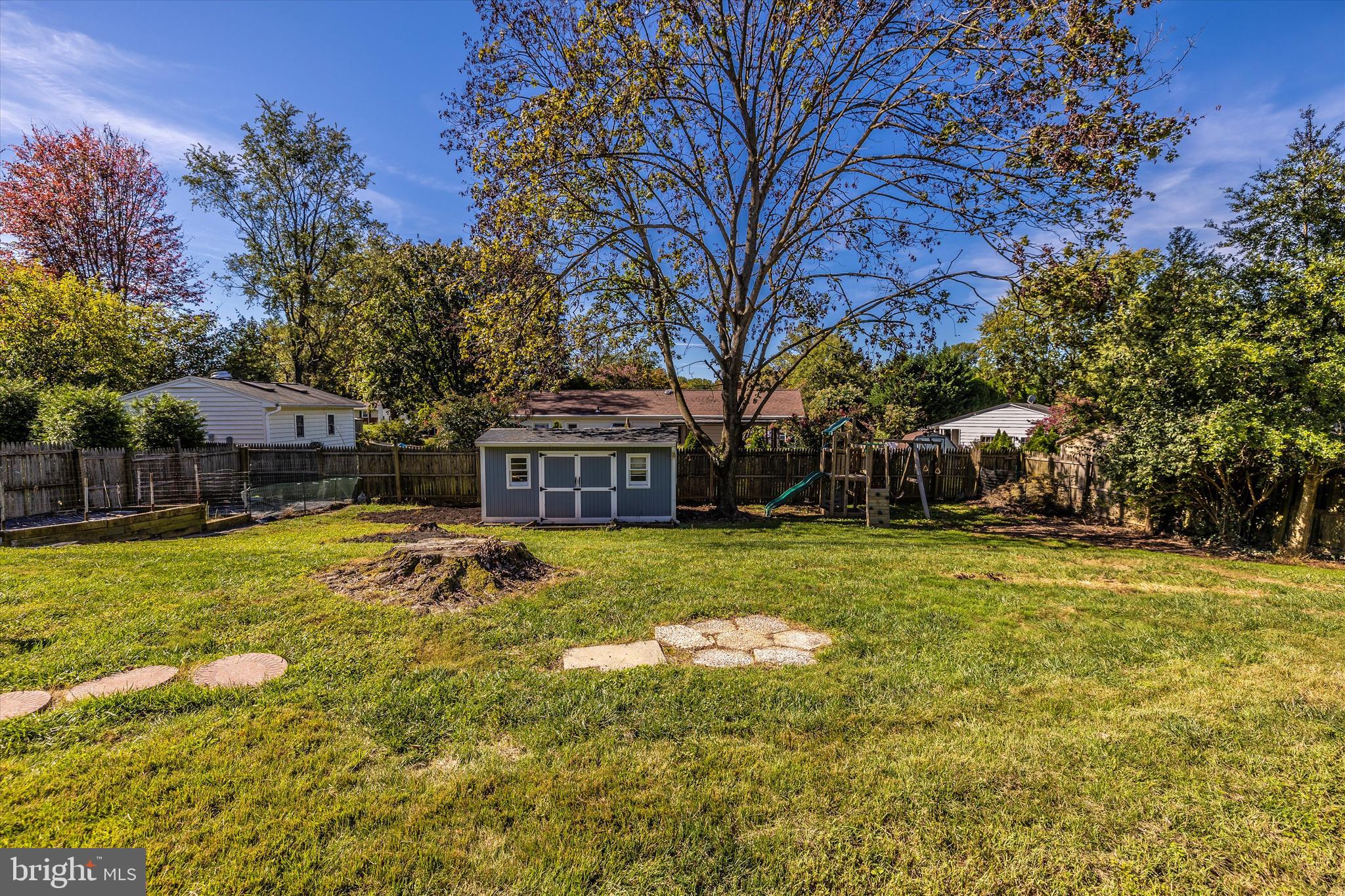 11924 Bayswater Road Gaithersburg, MD 20878 - Photo 41 of 41 Fully-Fenced Rear Yard