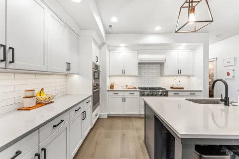 $720,000 | 4471 East Parkcenter Boulevard, Boise, ID 83716