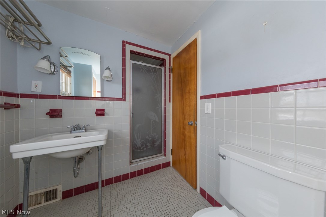 2369 Charney Road Cleveland, OH 44118 - Photo 25 of 33