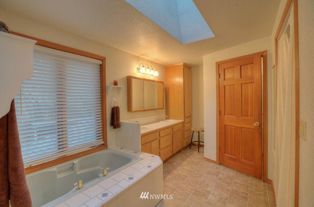 4901 Shellridge Road Northwest Olympia, WA 98502 - Photo 8 of 15 Gallery Image 8