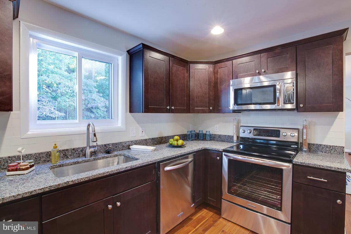 2405 Sugarcone Road Baltimore, MD 21209 - Photo 17 of 29 Kitchen
