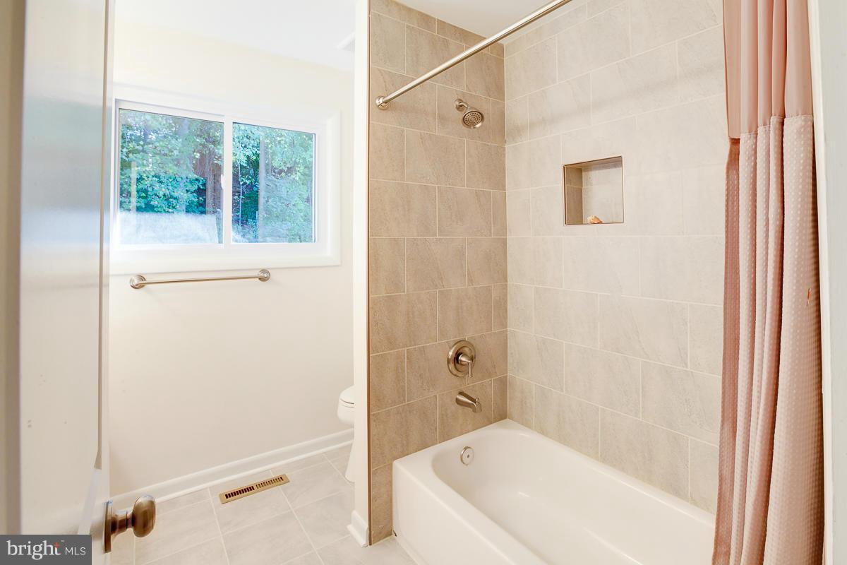 2405 Sugarcone Road Baltimore, MD 21209 - Photo 24 of 29 Bath