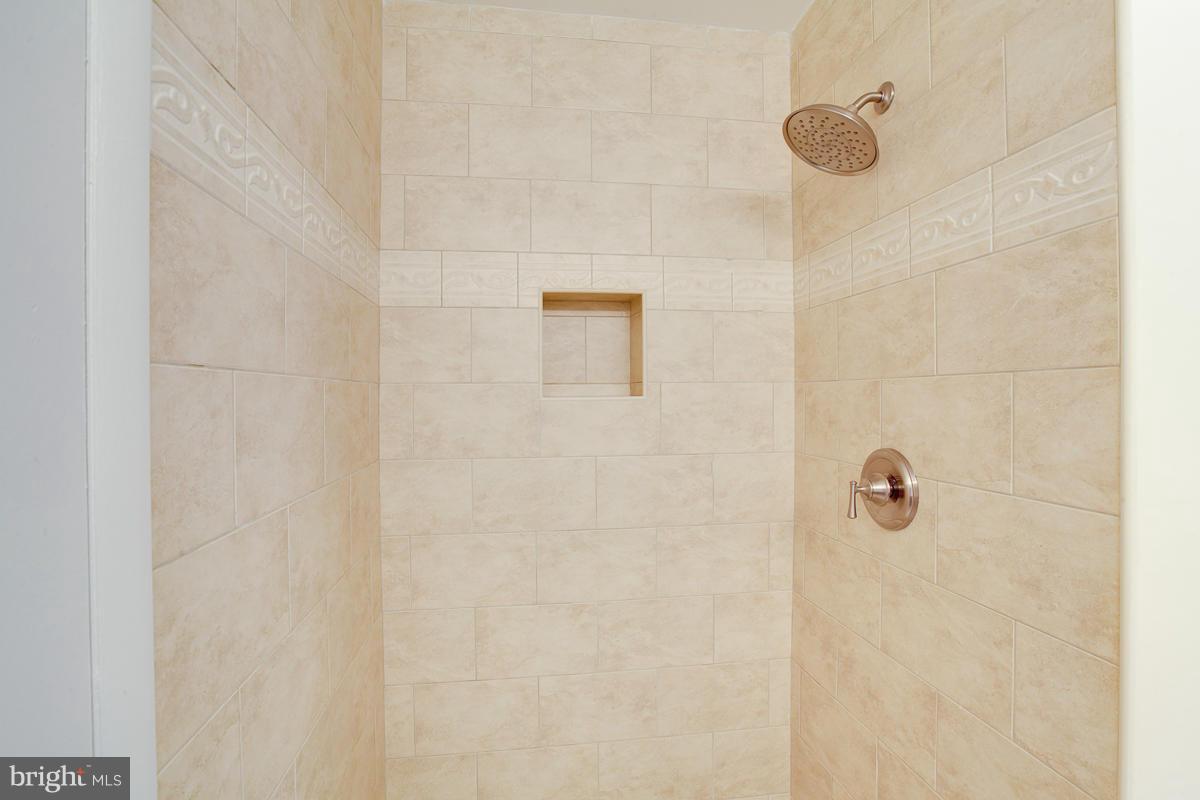 2405 Sugarcone Road Baltimore, MD 21209 - Photo 27 of 29 Bath (Master)