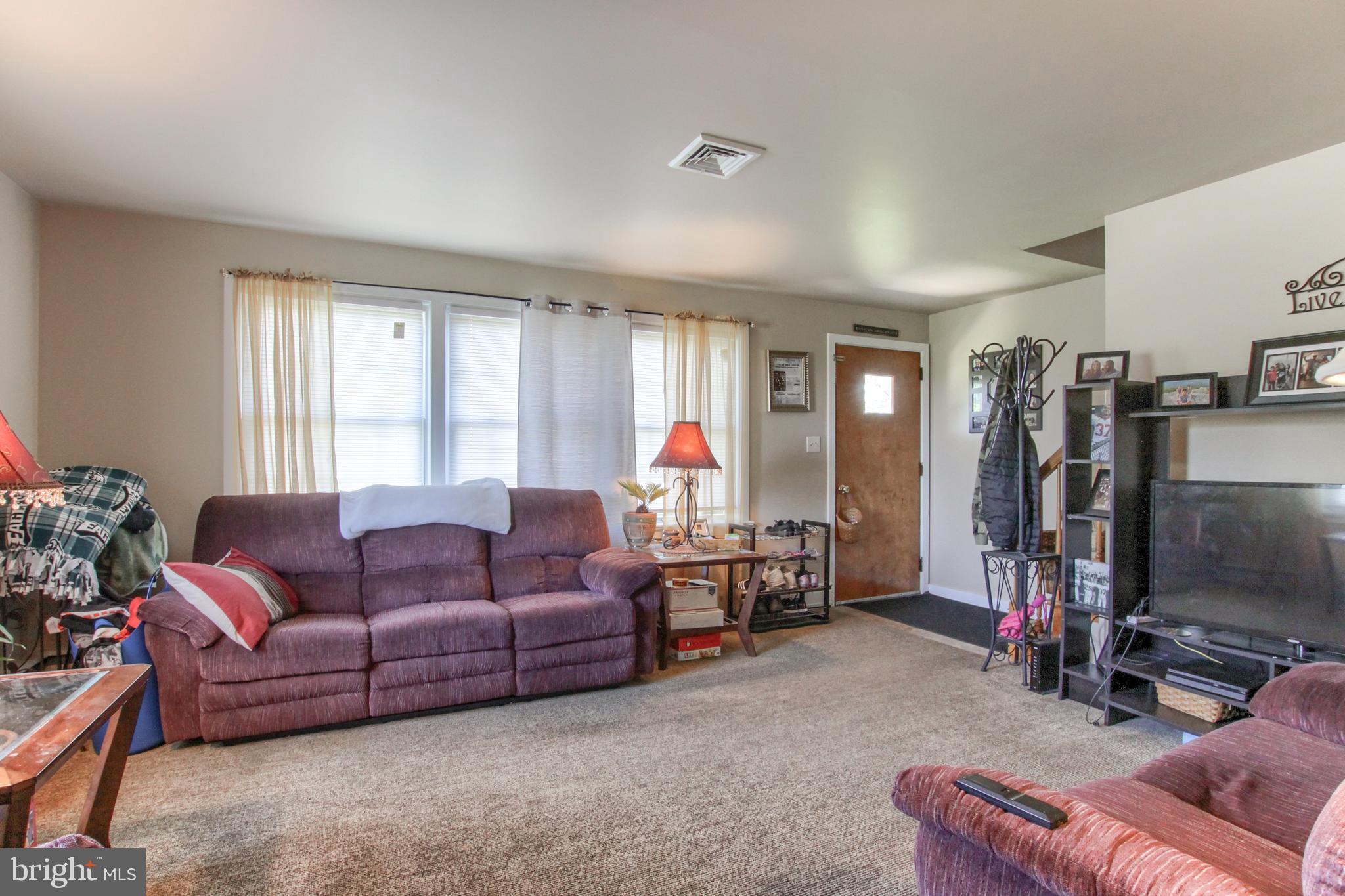 286 South Locust Point Road Mechanicsburg, PA 17055 - Photo 3 of 36 Gallery Image 3