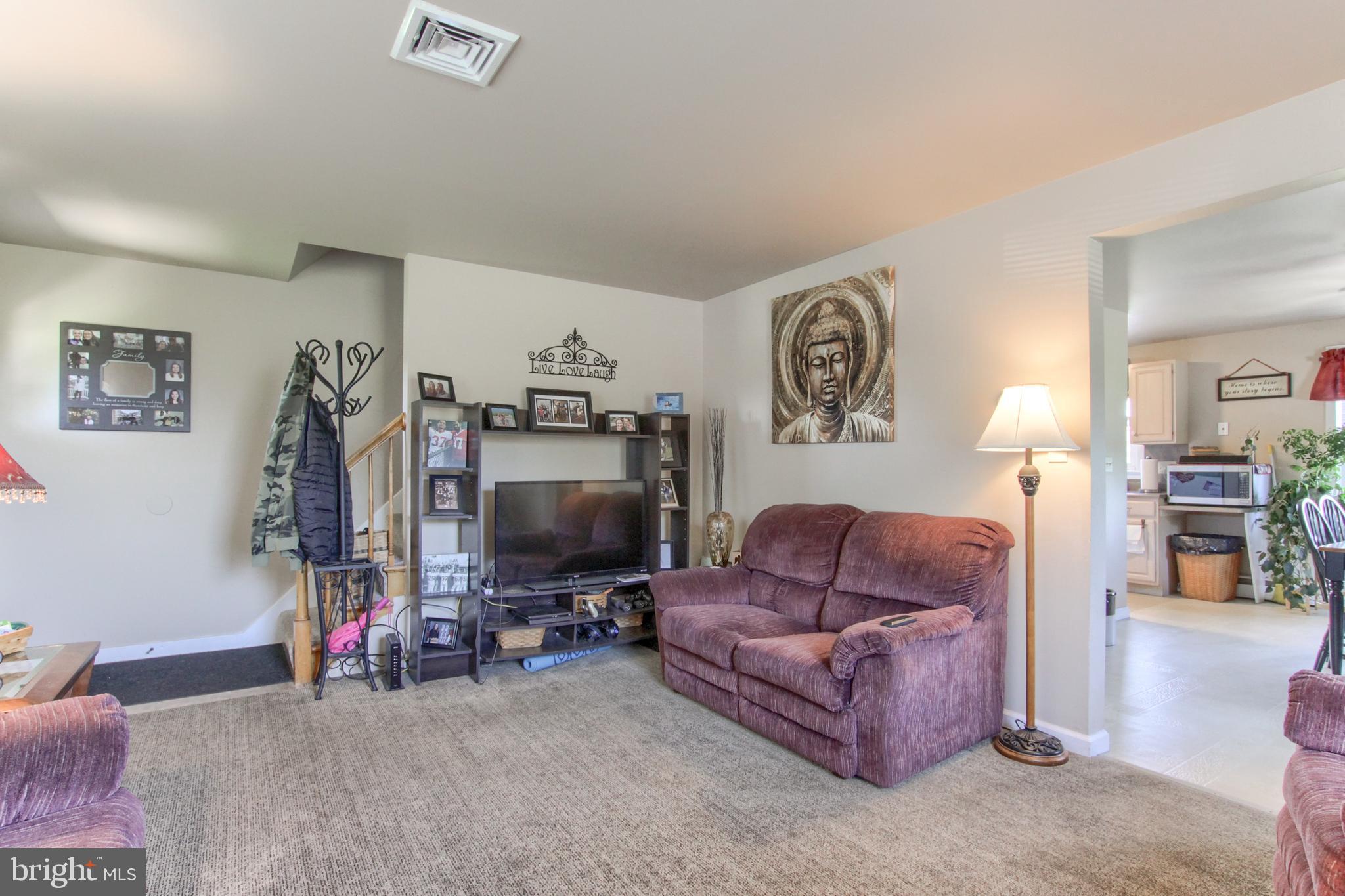 286 South Locust Point Road Mechanicsburg, PA 17055 - Photo 4 of 36 Gallery Image 4