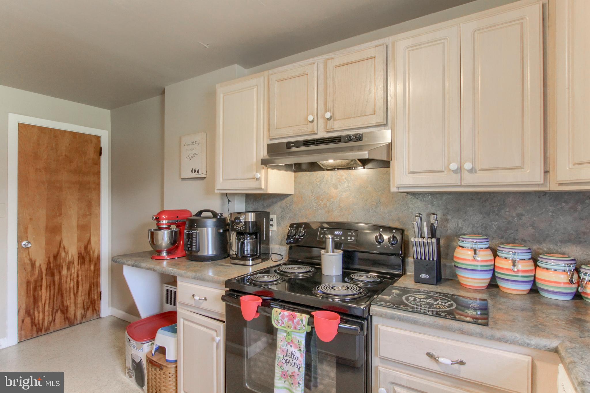 286 South Locust Point Road Mechanicsburg, PA 17055 - Photo 6 of 36 Gallery Image 6