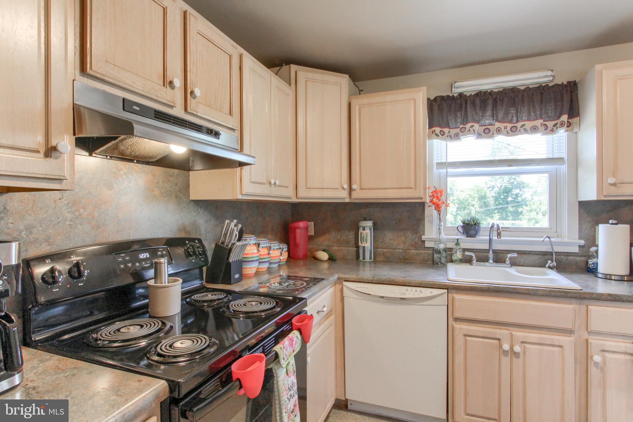 286 South Locust Point Road Mechanicsburg, PA 17055 - Photo 8 of 36 Gallery Image 8