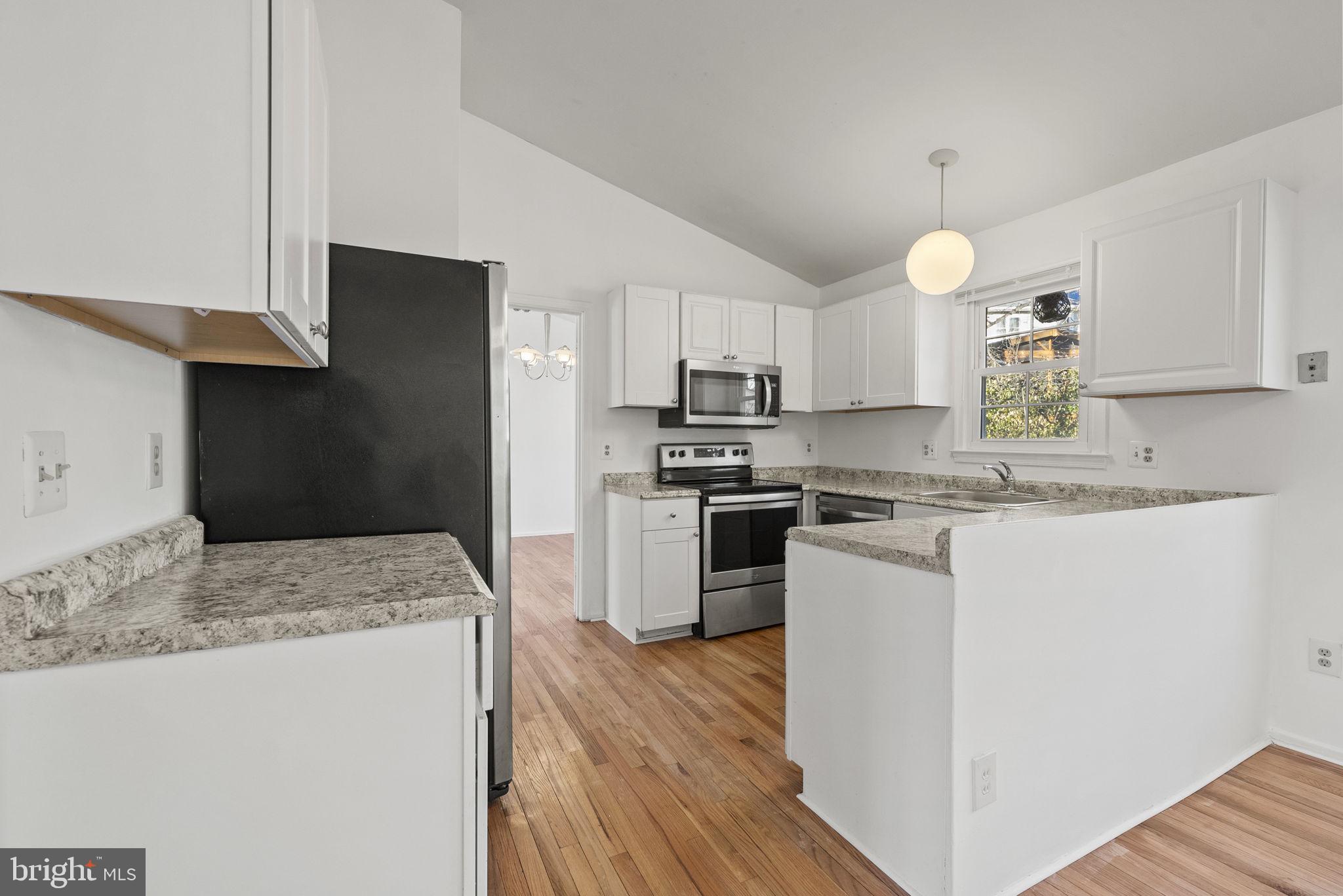 12416 Ox Hill Road Fairfax, VA 22033 - Photo 12 of 35