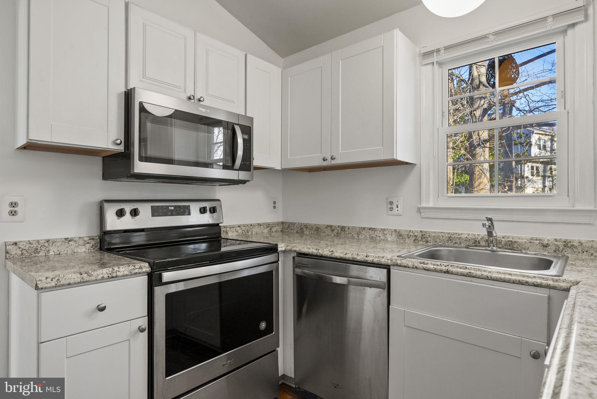12416 Ox Hill Road Fairfax, VA 22033 - Photo 15 of 35