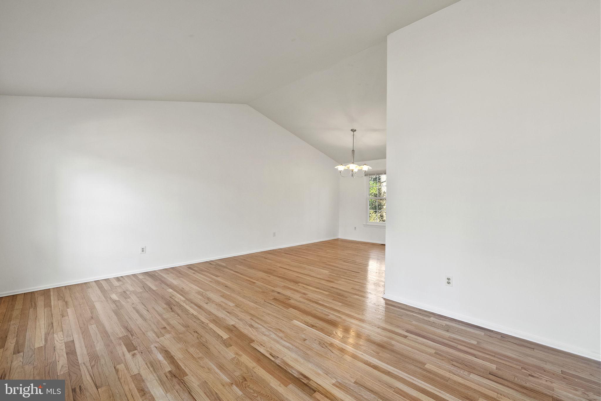 12416 Ox Hill Road Fairfax, VA 22033 - Photo 3 of 35