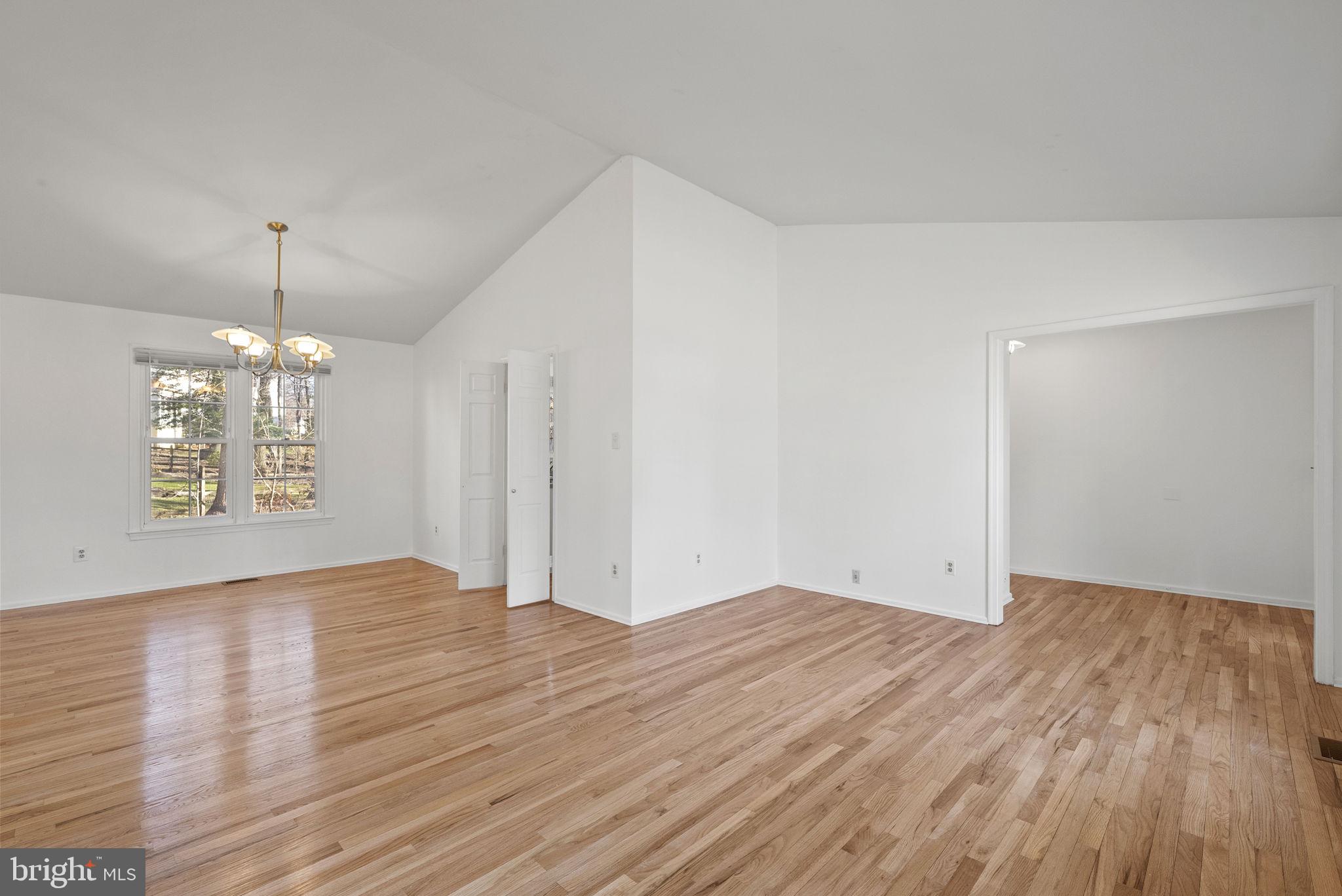 12416 Ox Hill Road Fairfax, VA 22033 - Photo 4 of 35