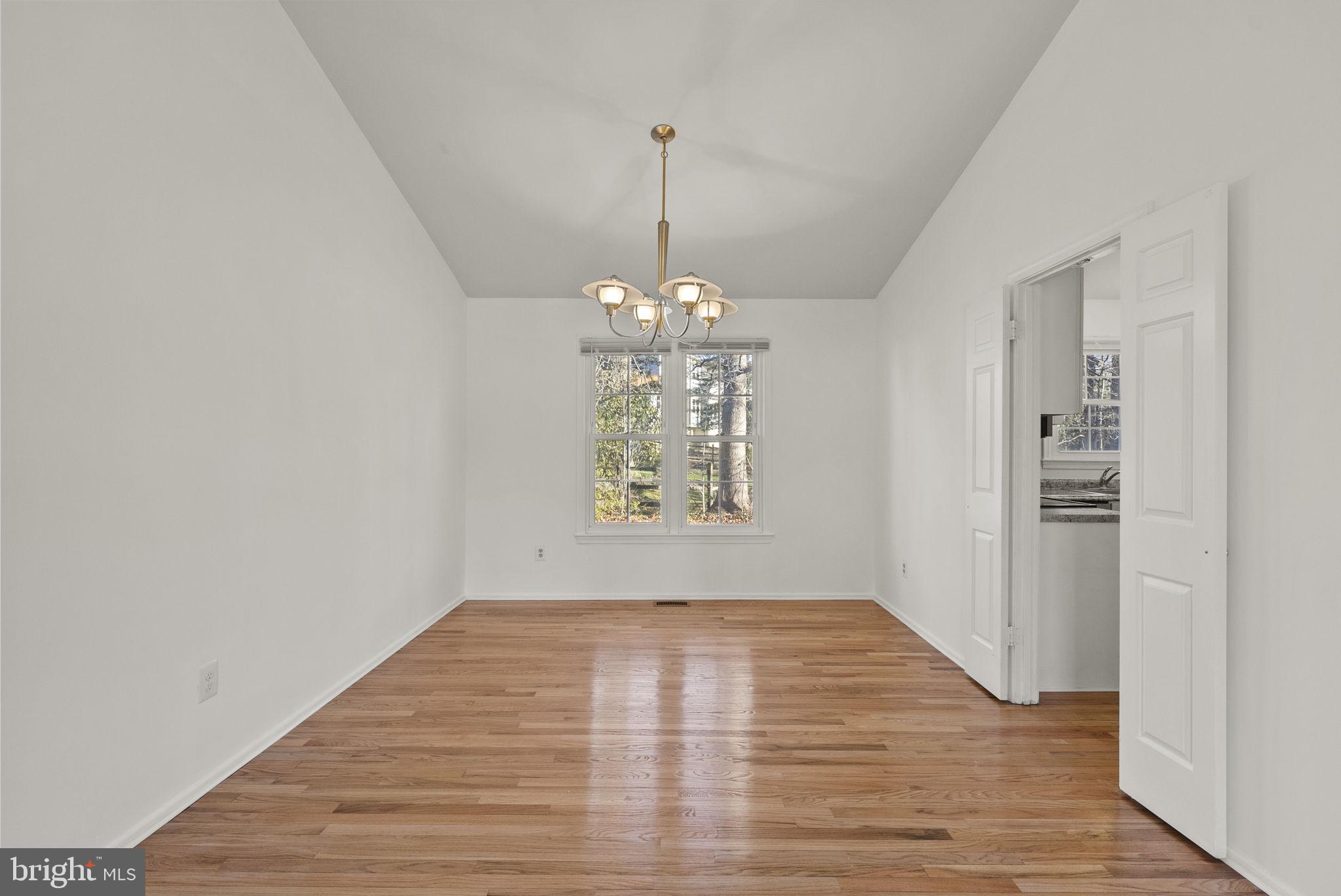 12416 Ox Hill Road Fairfax, VA 22033 - Photo 5 of 35