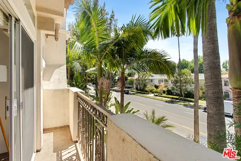 $745,000 | 4520 Fulton Avenue, Unit 14, Sherman Oaks, CA 91423