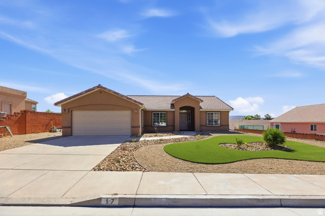 17 South 2000 East St. George, UT 84790 - Photo 4 of 38