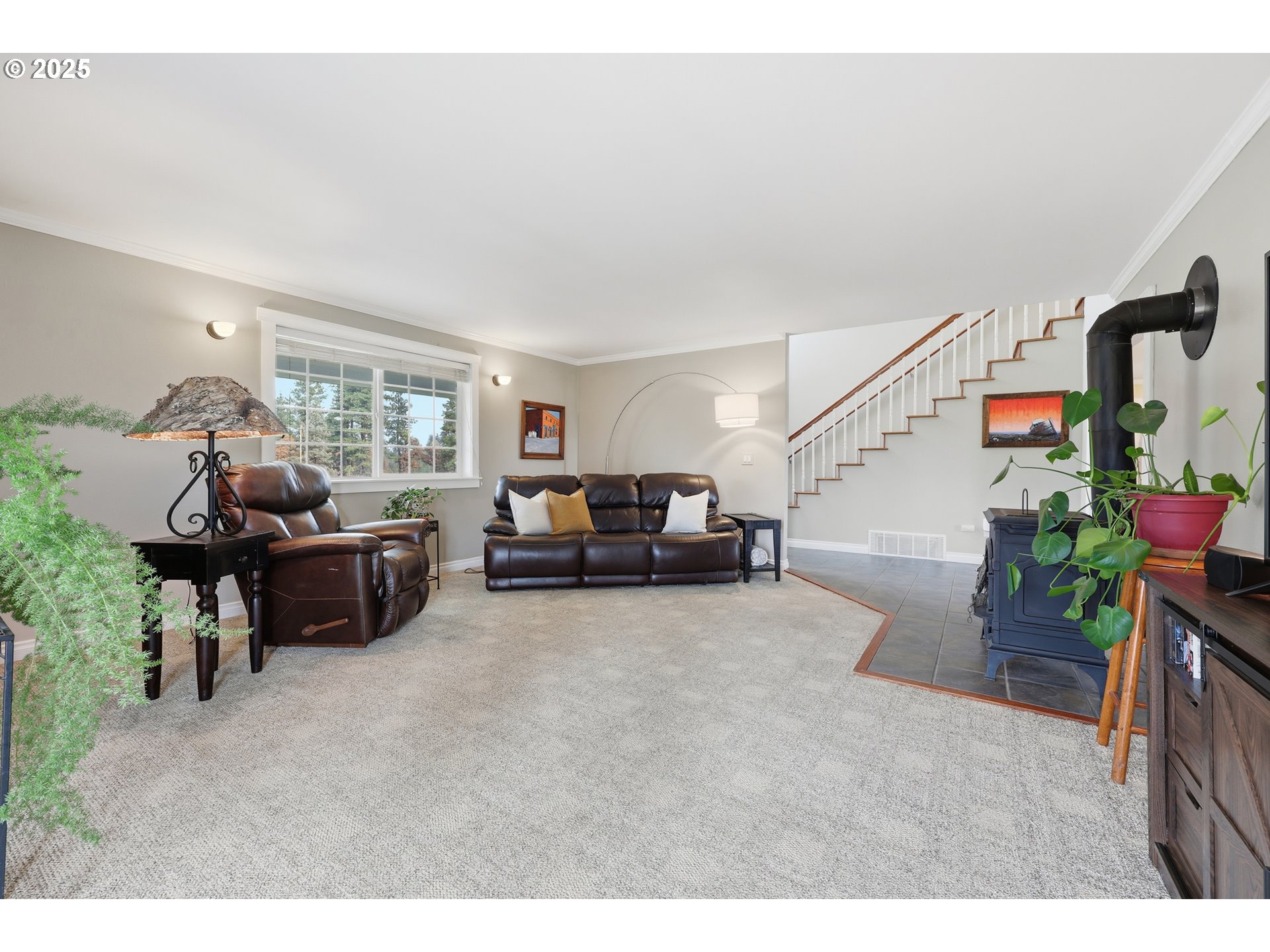 54472 Smock Road Tygh Valley, OR 97063 - Photo 19 of 48 a living room with furniture and a potted plant
