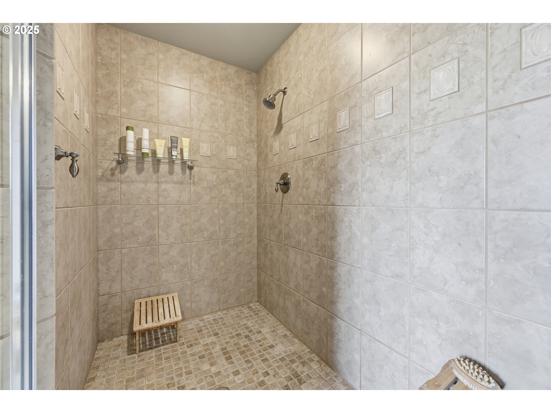 54472 Smock Road Tygh Valley, OR 97063 - Photo 25 of 48 a bathroom with a shower