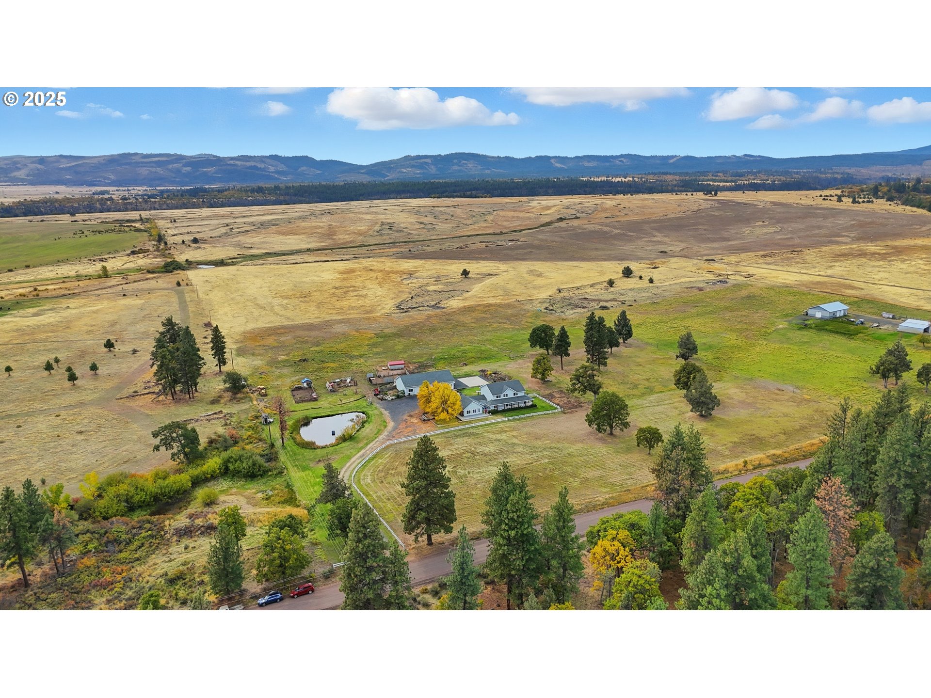 54472 Smock Road Tygh Valley, OR 97063 - Photo 43 of 48 a view of an ocean and beach