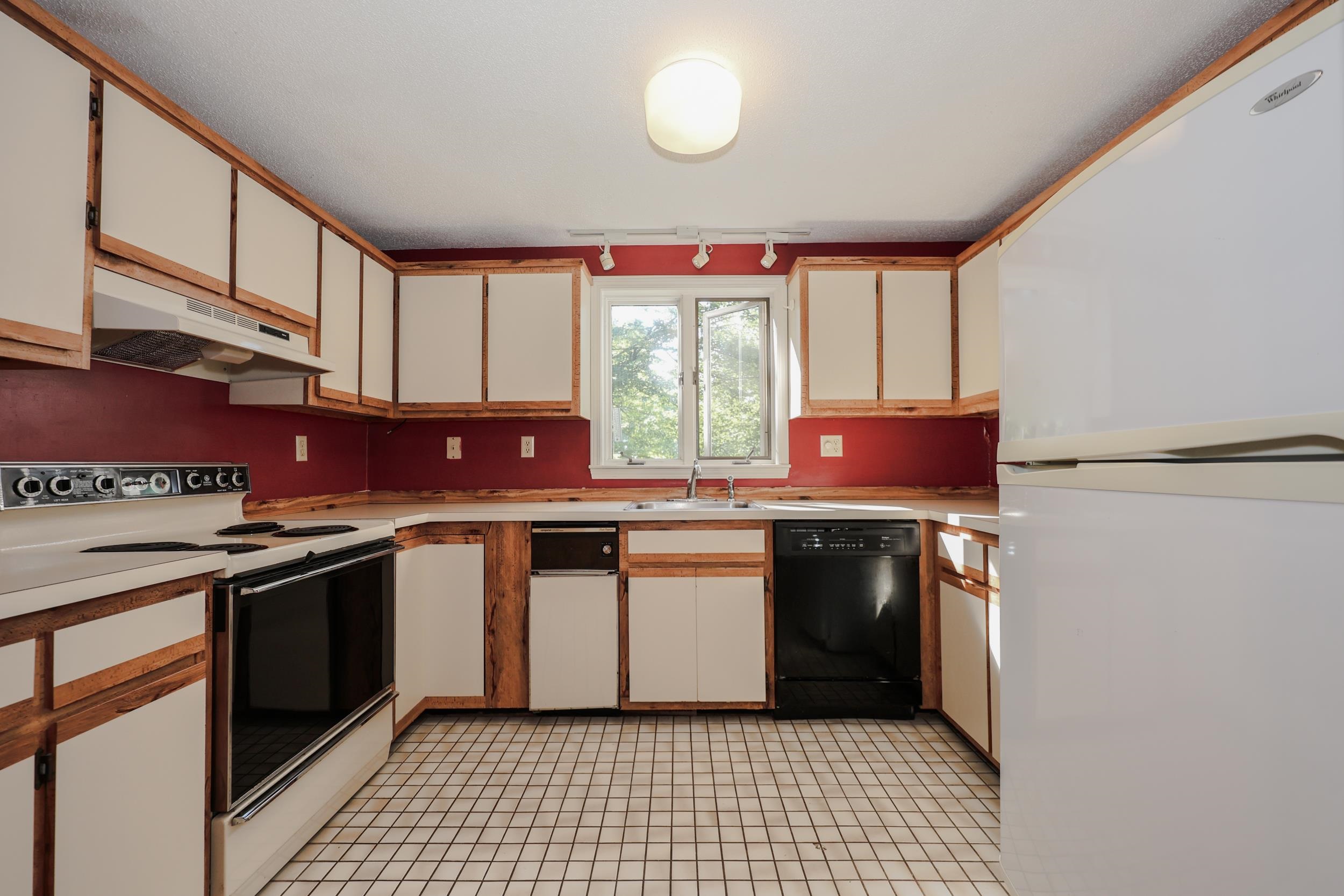 53 Winding Pond Road Londonderry, NH 03053 - Photo 11 of 58